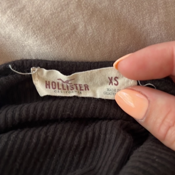 XS black hollister halter top - Picture 3 of 3